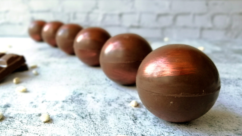 Marses, chocolate spheres lined up in a perspective