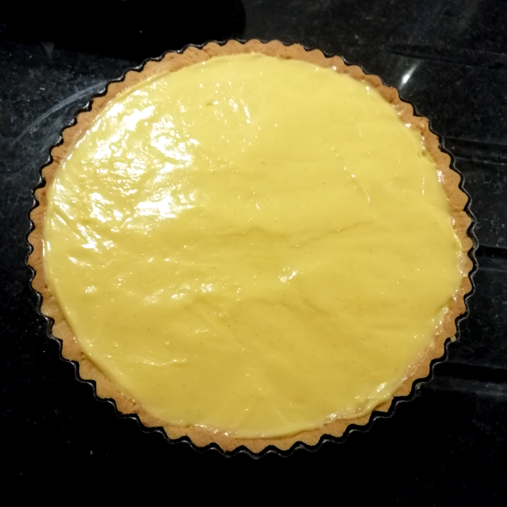 Tart filled up of pastry cream